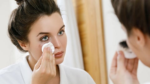 How to remove makeup properly 6 steps makeup cleaning guide RRS05