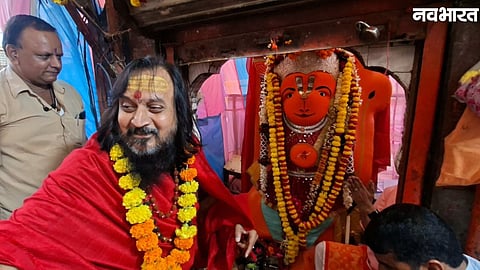 Mahamandaleshwar Shaileshanand Giri Maharaj visits Khade Hanuman Temple