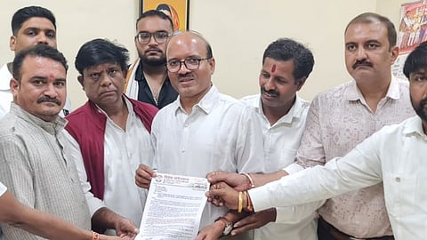 Congress leaders submit memorandum to DAVV Vice Chancellor demanding holiday.