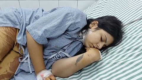 Agra Crime Woman Attacked With Knife While Going Office, Police Search Accused