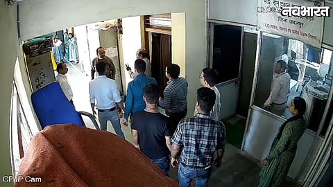 woman officer assaulted inside Jabalpur district panchayat office