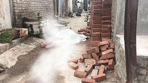wardha virul son kills father brick pulgaon police