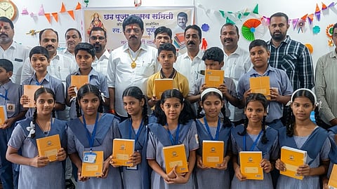 thane chhath puja samiti help needy students