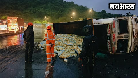 Dumper overturns after colliding with a car at Thane's Gaimukh Ghat; 28 tonnes of sand spill onto the road