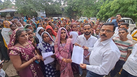 Khandwa women protest against illegal liquor