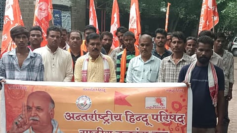 International Hindu Parishad and Rashtriya Bajrang Dal members submitting a memorandum
