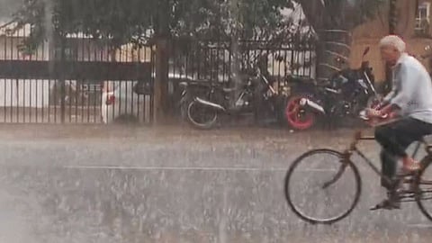 UP Weather Update Rain Alert in Several Districts Before Monsoon Withdrawal