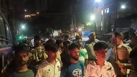 दिल्ली में 6 साल की बच्ची से रेप, पुलिस ने आरोपी को किया अरेस्ट, चौकी के बाहर लोगों का हंगामा