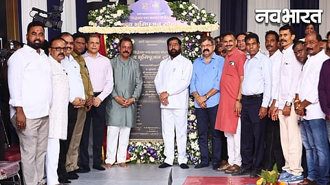 Deputy Chief Minister Eknath Shinde and public representatives at the Thane cluster project's groundbreaking ceremony.