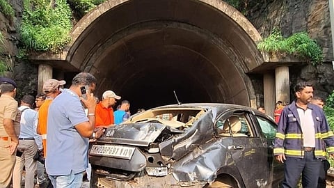 navi mumbai parsik hill car accident belapur uran railway track