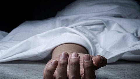 Mumbai Public Toilet Chemical Smell Two Deaths Ram Mandir East