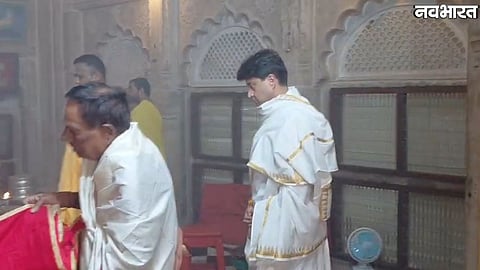 Jyotiraditya Scindia offers prayers at Gorkhi Temple in Gwalior