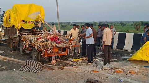 samruddhi highway accident dhamangaon railway 7 dead