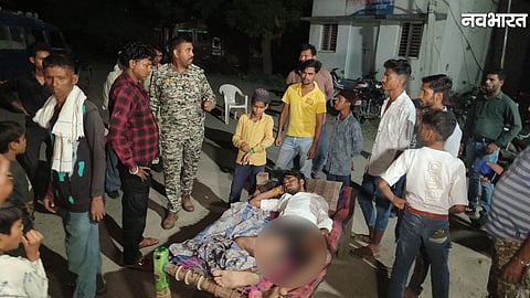 Morena highway accident injured youth carried on cot