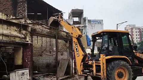 Varanasi Demolition Drive: 10 Dilapidated Buildings Razed Kachahari Chauraha for Road Widening