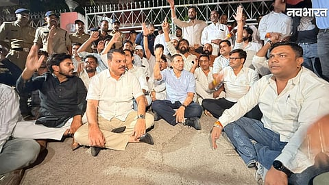Congress workers protesting