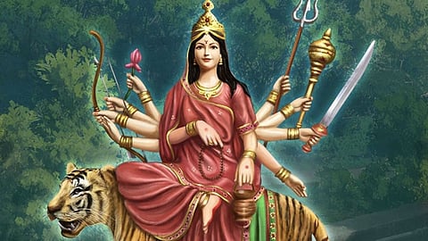 Maa chandraghanta ke mathe par chandrama ka meaning.