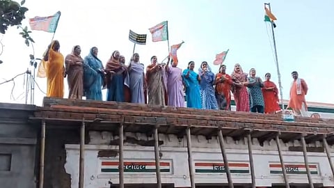 BJP Mahila Morcha Protest at Ballia Congress Office, Congress Alleges Police Inaction