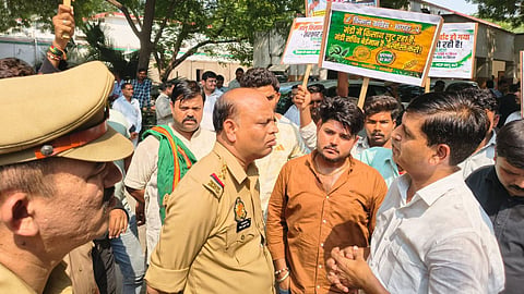 Agra Farmers Protest During Agriculture Minister Surya Pratap Shahi's Visit Over DAP and Levy Issues