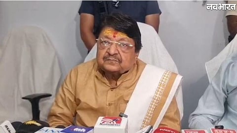 Kailash Vijayvargiya chairs a meeting on Indore's water crisis