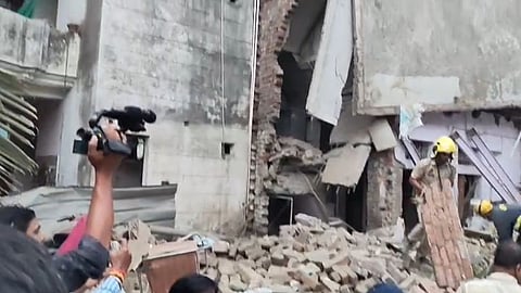 Varanasi Firecracker Factory Blast: House Collapses in Sarnath, Six Feared Trapped Under Debris