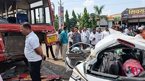 Beed Bus Car Accident Five Dead Khamgaon Pandharpur Highway