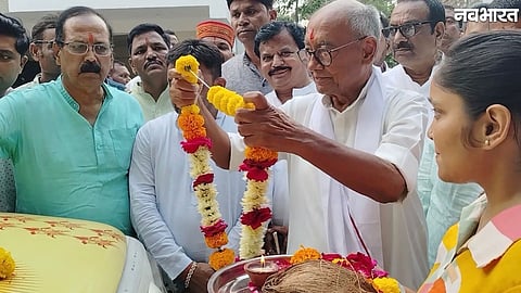 Digvijaya Singh performs puja of the chariot