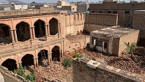 200 year old Hindu Temple in Pakistan