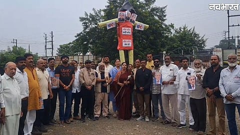 Khandwa Congress burn an effigy of CEC Gyanesh Kumar