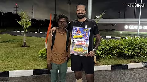 A fan Hardik Pandya Came To Meet Him