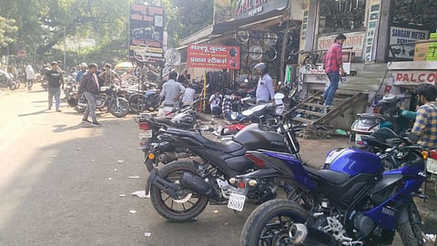 Prayagraj Traffic Jam: Encroachment, Illegal Parking and Roadside Businesses Undermine Mahakumbh Road Improvements
