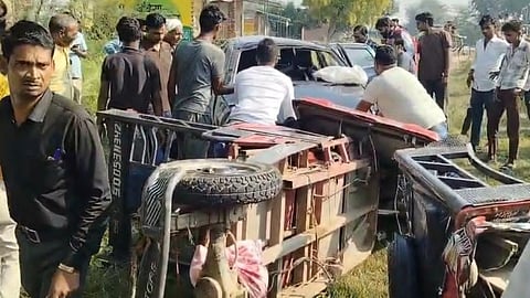 Prayagraj Road Accident: Car Hits E-Rickshaw on Prayagraj-Jaunpur Highway, 11 Injured