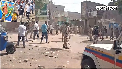 jalgaon rss path sanchalan stone pelting police lathi charge