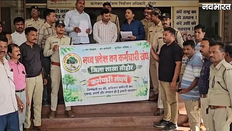 Forest department employees in Sehore submit a memorandum