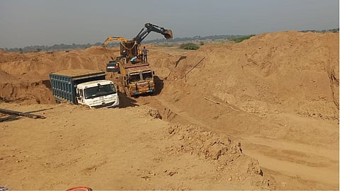 gadchiroli rengunta irrigation project illegal sand mining allegations