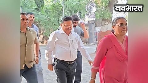 Malegaon Municipal Commissioner Ravindra Jadhav caught by the ACB
