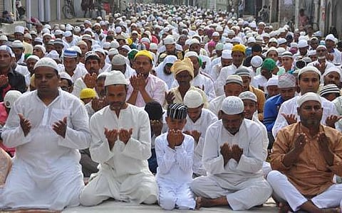 इस साल 'इस' दिन मनाई जाएगी बकरीद, जानिए 'ईद उल अजहा' की तारीख और क्यों दी जाती है कुर्बानी