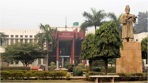 Corona's havoc continues in Delhi, Jamia Milia Islamia defies PhD entrance exams