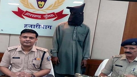 Hazaribagh police arrested a criminal who demanded levy in the name of Naxalite with a weapon