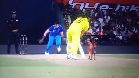 ind vs aus-jasprit-bumrah-clean-bowled-aaron-finch-with-perfect-yorker-in-india-vs-australia-nagpur-2nd-t20-watch-video