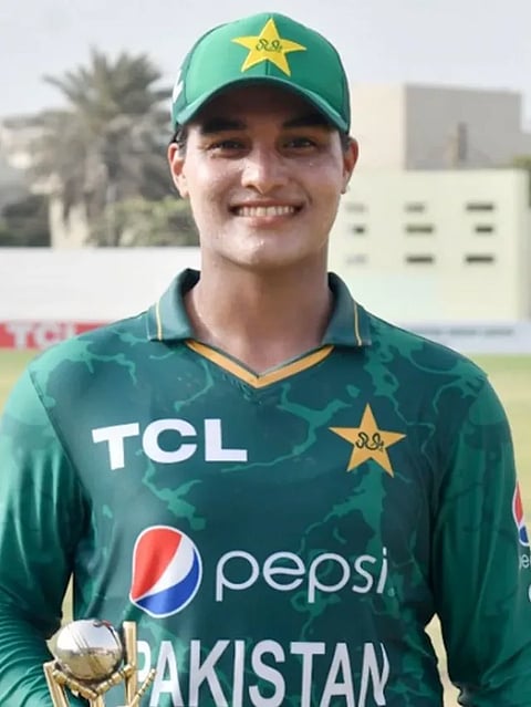 sacrifice-of-cricket-for-religion-pakistans-top-order-batsman-ayesha-naseem-retired-at-the-age-of-18
