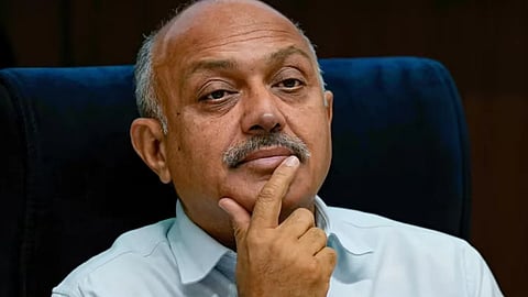 SC-allows-central-govt-to-extend-tenure-of-delhi-chief-secretary-naresh-kumar