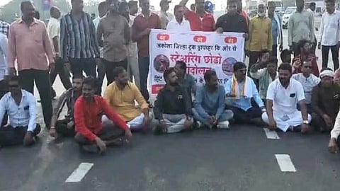Truck Owners, Drivers Organization did; Rasta roko movement near Shivni airport