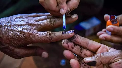 More than two thousand villagers boycotted voting in Hazaribagh demanding a bridge.