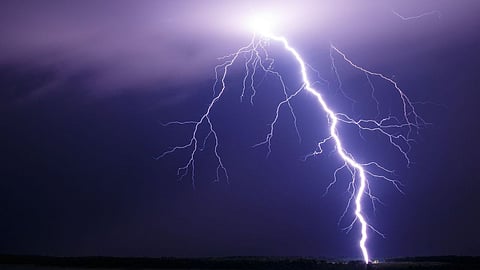 A couple injured, 5 cattle killed due to lightning in Thane district
