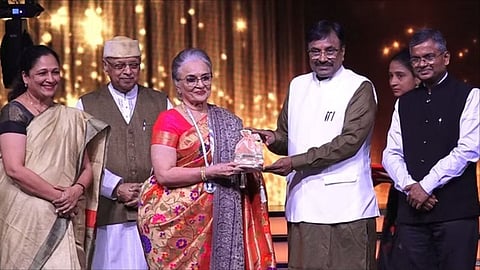 आशा पारेख को मिला ‘राज कपूर लाइफटाइम अचीवमेंट' पुरस्कार, एक्ट्रेस बोलीं- जय महाराष्ट्र