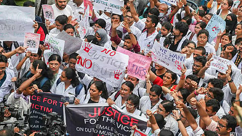 Kolkata Doctor Murder Case: सुप्रीम कोर्ट के आदेश का जूनियर डॉक्टरों पर कोई असर नहीं, काम रखेंगे बंद