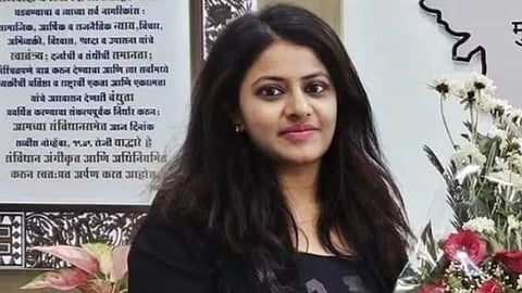 केंद्र सरकार ने पूजा खेडकर पर की बड़ी कार्रवाई, IAS पद से किया बर्खास्त