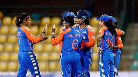 आईसीसी ने घोषणा की कि अंतरराष्ट्रीय क्रिकेट के लिए पुरुष और महिला टीम को समान पुरस्कार राशि मिलेगी