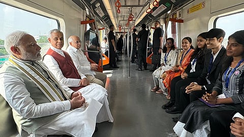 पीएम मोदी ने दिखाई पहली नमो भारत रैपिड रेल को हरी झंडी